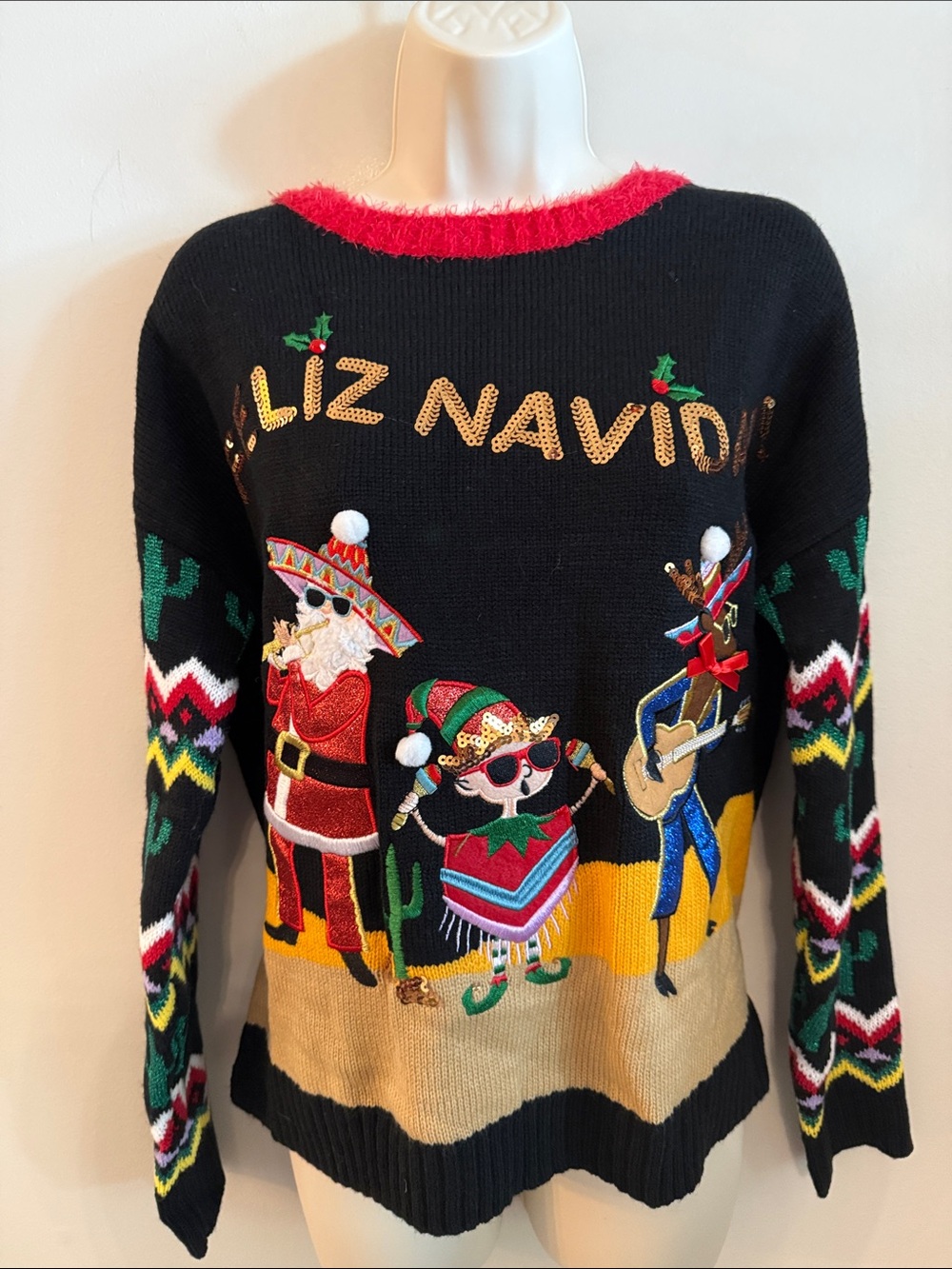 Black 'Feliz Navidad' Novelty Holiday Sweater ugly Christmas sweater medium